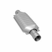Load image into Gallery viewer, MagnaFlow Universal Catalytic Converter 2.5 Single O2 Boss