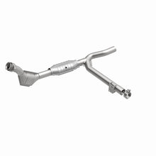 Load image into Gallery viewer, MagnaFlow Direct Fit Catalytic Converter 99-00 F-150 4.2L V6 2WD P/
