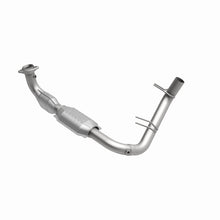 Load image into Gallery viewer, MagnaFlow Direct Fit Catalytic Converter 98 Ford Expedition 5.4L
