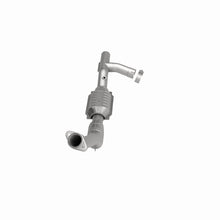 Load image into Gallery viewer, MagnaFlow Direct Fit Catalytic Converter 99-02 Expedition 5.4L 4wd