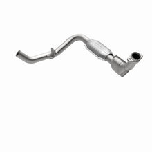 Load image into Gallery viewer, MagnaFlow Direct Fit Catalytic Converter 99-02 Expedition 5.4L 4wd