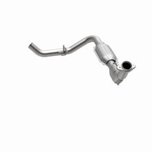 Load image into Gallery viewer, MagnaFlow Direct Fit Catalytic Converter 99-02 Expedition 5.4L 4wd