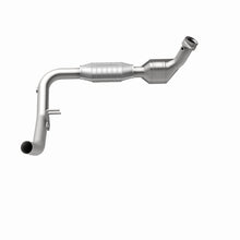 Load image into Gallery viewer, MagnaFlow Direct Fit Catalytic Converter 99-02 Expedition 5.4L 4wd