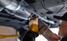 Load image into Gallery viewer, MagnaFlow Universal Catalytic Converter 2 Single O2 Boss
