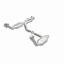 Load image into Gallery viewer, MagnaFlow DF Cat. Conv 02-06 Cadillac Truck. 8 5.3L Dual Conv. Y-Pipe Assy 2wd/Chevy Truck 99-07