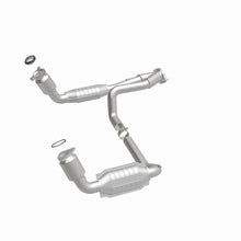 Load image into Gallery viewer, MagnaFlow DF Cat Conv Chevy/GMC Avalanche/Sierra/Silverado/Suburban/Yukon XL 1500 / Tahoe/Yukon 5.3L
