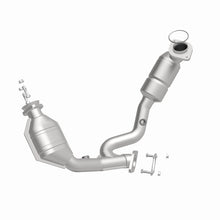 Load image into Gallery viewer, MagnaFlow Direct Fit Catalytic Converter 00-03 Ford Taurus 3.0 Front