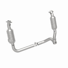 Load image into Gallery viewer, MagnaFlow Direct Fit Catalytic Converter 2006 Dodge RAM 1500 Pickup 5.7L Solid Front Axle