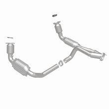 Load image into Gallery viewer, MagnaFlow DF Cat Conv Chevy/GMC Avalanche/Sierra/Silverado/Suburban/Yukon XL 1500 / Tahoe/Yukon 5.3L