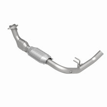 Load image into Gallery viewer, MagnaFlow Direct Fit Catalytic Converter 99-02 Expedition 5.4L 4wd