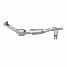 Load image into Gallery viewer, MagnaFlow Direct Fit Catalytic Converter 99-02 Expedition 5.4L 4wd