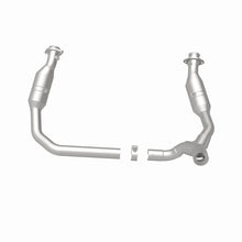 Load image into Gallery viewer, MagnaFlow Direct Fit Catalytic Converter 06-07 Ram 1500 4.7L Underbody