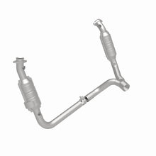 Load image into Gallery viewer, MagnaFlow Direct Fit Catalytic Converter RAM Pickup 2006 8 5.7L