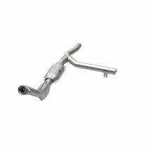 Load image into Gallery viewer, MagnaFlow Direct Fit Catalytic Converter 00-01 Ford F-150 4.6L 2wd