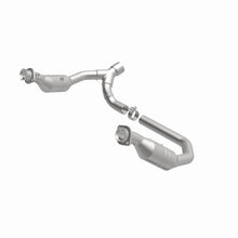 Load image into Gallery viewer, MagnaFlow Direct Fit Catalytic Converter 06-07 Ram 1500 4.7L Underbody
