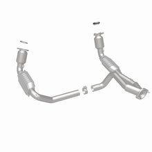 Load image into Gallery viewer, MagnaFlow DF Cat Conv Chevy/GMC Avalanche/Sierra/Silverado/Suburban/Yukon XL 1500 / Tahoe/Yukon 5.3L