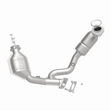 Load image into Gallery viewer, MagnaFlow Direct Fit Catalytic Converter 00-03 Ford Taurus 3.0L