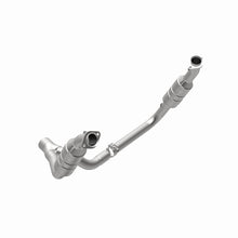 Load image into Gallery viewer, MagnaFlow Direct Fit Catalytic Converter 2006 Dodge RAM 1500 Pickup 5.7L Solid Front Axle