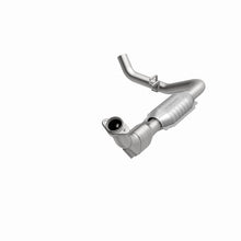 Load image into Gallery viewer, MagnaFlow Direct Fit Catalytic Converter 99-02 Expedition 5.4L 4wd
