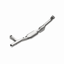 Load image into Gallery viewer, MagnaFlow Direct Fit Catalytic Converter 99-02 Expedition 5.4L 4wd