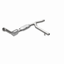 Load image into Gallery viewer, MagnaFlow Direct Fit Catalytic Converter 00-01 Ford F-150 4.6L 2wd
