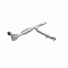 Load image into Gallery viewer, MagnaFlow Direct Fit Catalytic Converter 99-00 Ford F-150 4.6L