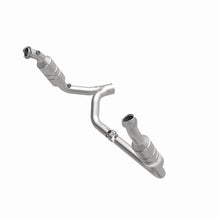 Load image into Gallery viewer, MagnaFlow Direct Fit Catalytic Converter 2006 Dodge RAM 1500 Pickup 5.7L Solid Front Axle