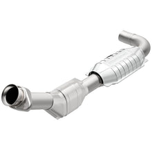 Load image into Gallery viewer, MagnaFlow Direct Fit Catalytic Converter 99-00 Ford F-150 4.2L 2WD D/S