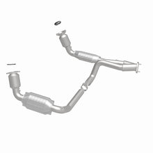 Load image into Gallery viewer, MagnaFlow DF Cat Conv Chevy/GMC Avalanche/Sierra/Silverado/Suburban/Yukon XL 1500 / Tahoe/Yukon 5.3L
