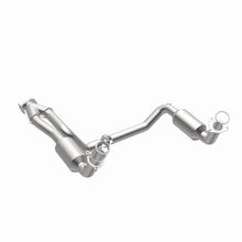 Load image into Gallery viewer, MagnaFlow DF Catalytic Conv OEM 2005 GMC Sierra/Chevrolet Silverado 1500/Cadillac Escalade Underbody