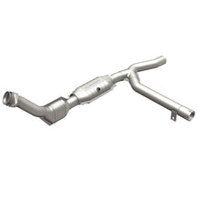 Load image into Gallery viewer, MagnaFlow Direct Fit Catalytic Converter 00-01 Ford F-150 4.6L 2wd