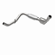 Load image into Gallery viewer, MagnaFlow Direct Fit Catalytic Converter 99-02 Expedition 5.4L 4wd
