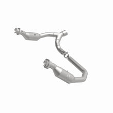 Load image into Gallery viewer, MagnaFlow Direct Fit Catalytic Converter 06-07 Ram 1500 4.7L Underbody