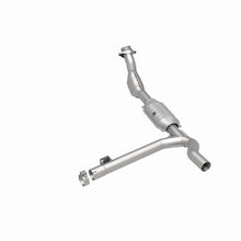 Load image into Gallery viewer, MagnaFlow Direct Fit Catalytic Converter 99-00 F-150 4.2L V6 2WD P/