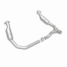 Load image into Gallery viewer, MagnaFlow Direct Fit Catalytic Converter 06-07 Ram 1500 4.7L Underbody