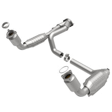 Load image into Gallery viewer, MagnaFlow Direct Fit Catalytic Converter 99-00 Chevy Pickups 4.3L