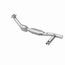 Load image into Gallery viewer, MagnaFlow Direct Fit Catalytic Converter 99-02 Expedition 5.4L 4wd