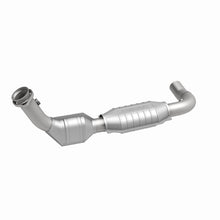 Load image into Gallery viewer, MagnaFlow Direct Fit Catalytic Converter 97 Ford F-150 5.4L (California)
