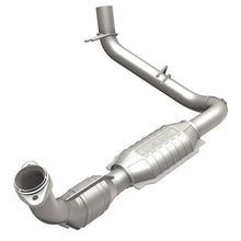 Load image into Gallery viewer, MagnaFlow Direct Fit Catalytic Converter 98 Ford Expedition 5.4L