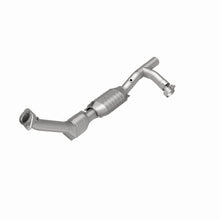Load image into Gallery viewer, MagnaFlow Direct Fit Catalytic Converter 99-02 Expedition 5.4L 4wd