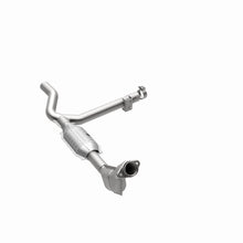Load image into Gallery viewer, MagnaFlow Direct Fit Catalytic Converter 99-00 F-150 4.2L V6 2WD P/