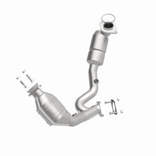 Load image into Gallery viewer, MagnaFlow Direct Fit Catalytic Converter 00-03 Ford Taurus 3.0 Front