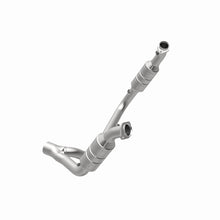 Load image into Gallery viewer, MagnaFlow Direct Fit Catalytic Converter RAM Pickup 2006 8 5.7L