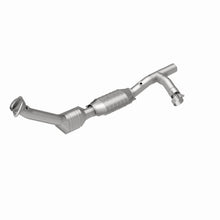 Load image into Gallery viewer, MagnaFlow Direct Fit Catalytic Converter 99-02 Expedition 5.4L 4wd